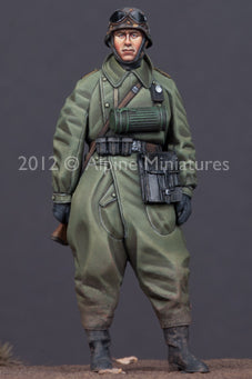 Alpine Miniatures 35143 German Motorcycle Trooper 1/35