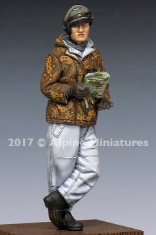 Alpine Miniatures 35238 WSS Panzer Commander Winter 1/35