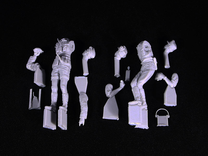 Valkyrie Miniatures 1/35 WWII German Army/Afrika Korps Tank Crew Set 2 For Panzerkampfwagen I - IV (2 Pieces) (In Stock June)