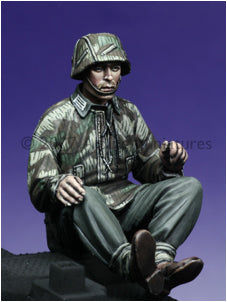 Alpine Miniatures 35029 German SdKfz 251 Driver