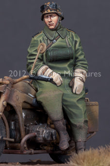 Alpine Miniatures 35142 German Motorcycle Driver 1/35