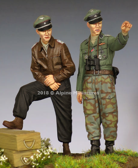 Alpine Miniatures 35255 WSS Officer 44-45 Set (2 Figures) 1/35