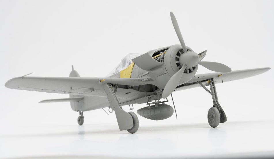 Border Models 1/35 Focke-Wulf Fw190 A-8 4in1 (R2/R6/R7/R8) front angle view. Showing open engine panels 