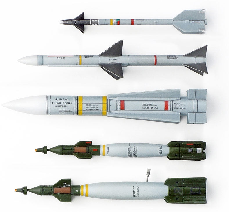 Tamiya 1/48 Grumman F-14D Tomcat air to air and air to ground weapons. AIM 9M Sidewinder, AIM 7M Sparrow, AIM 54 Phoenix and Paveway GBU's